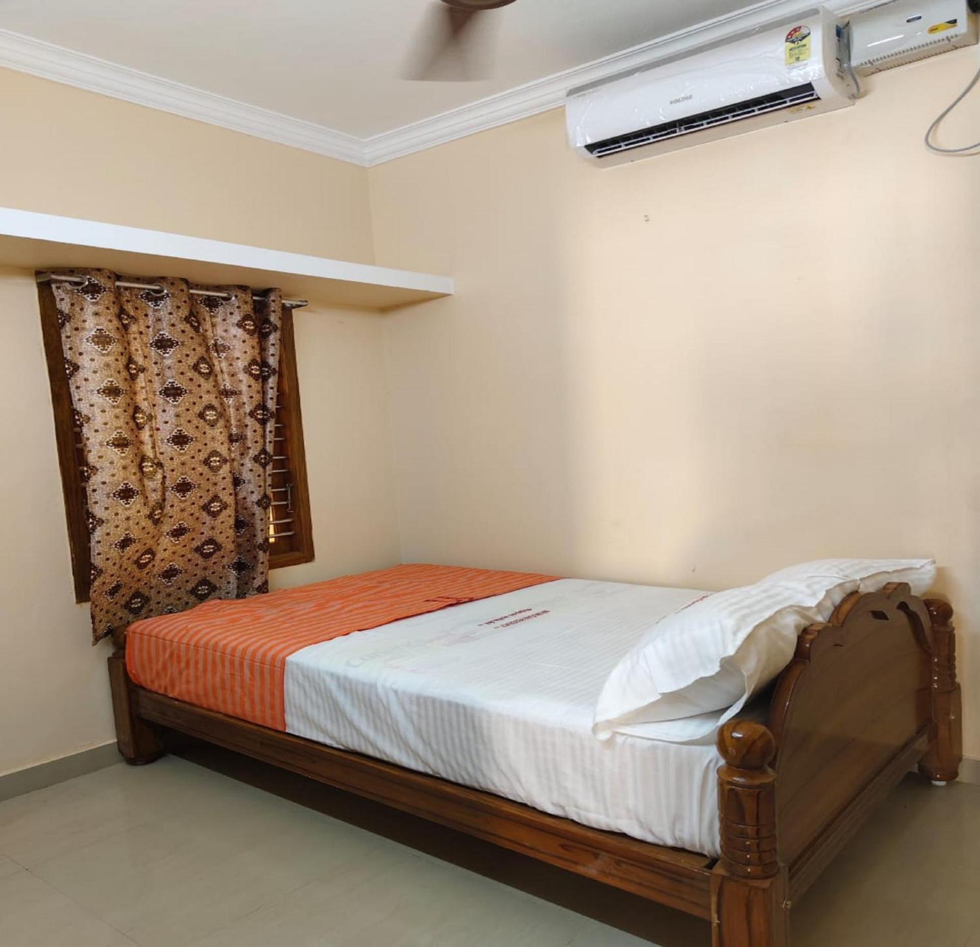 Arumugam Residency Ac Tiruchchendur Exterior photo