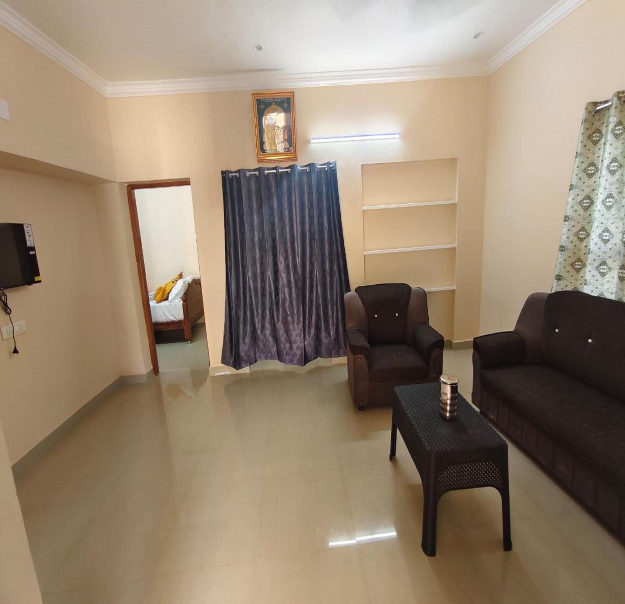 Arumugam Residency Ac Tiruchchendur Exterior photo