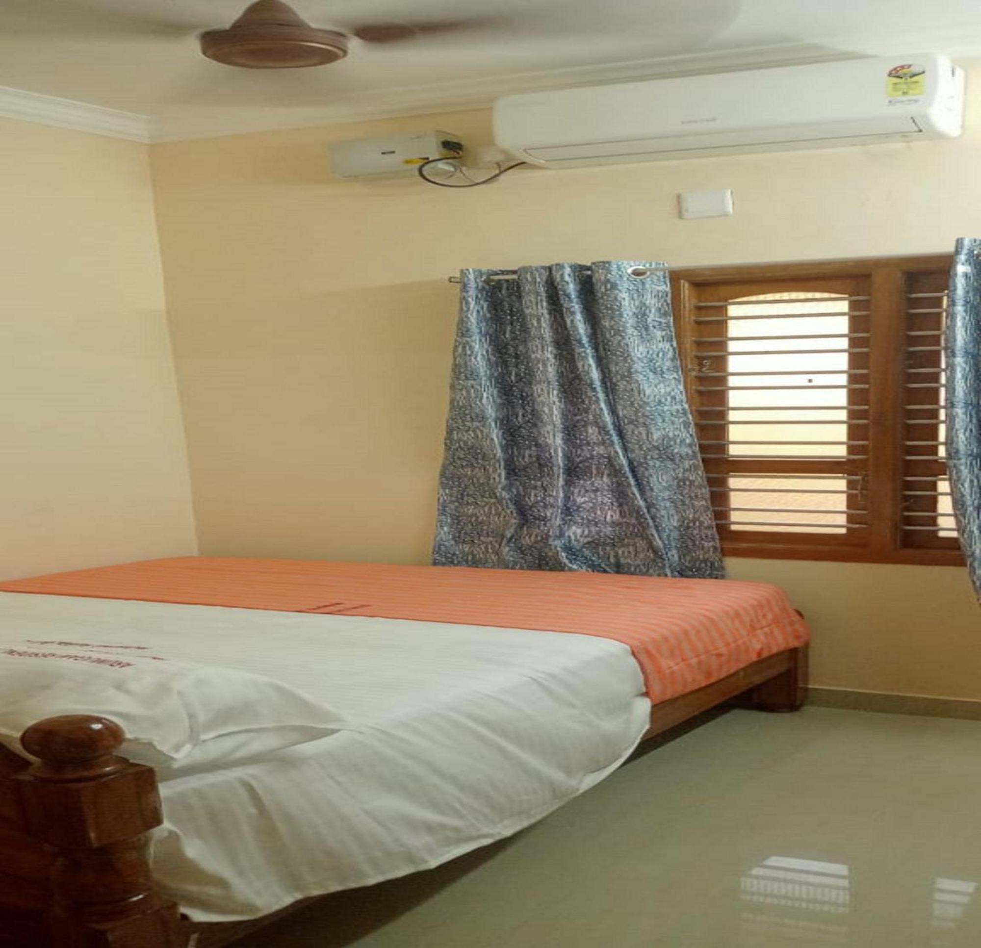 Arumugam Residency Ac Tiruchchendur Exterior photo