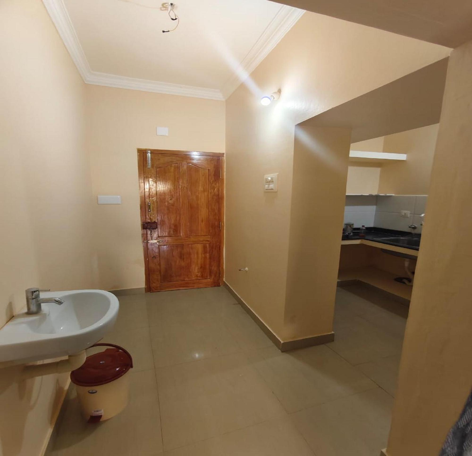 Arumugam Residency Ac Tiruchchendur Exterior photo